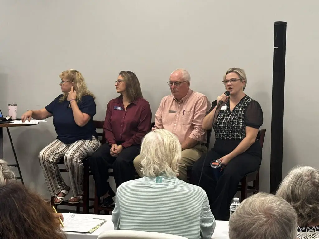 4 panelists sitting at the head of a class taking questions